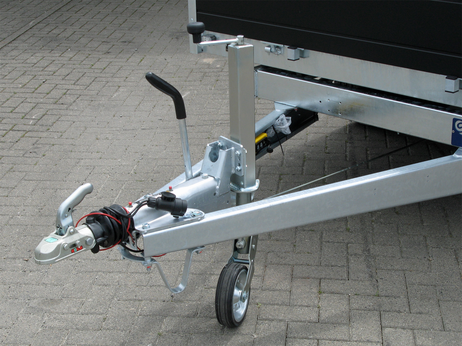 sak1-306-184-2700-2-e35-be_saris_k1_306_184_2700_2_e35_6