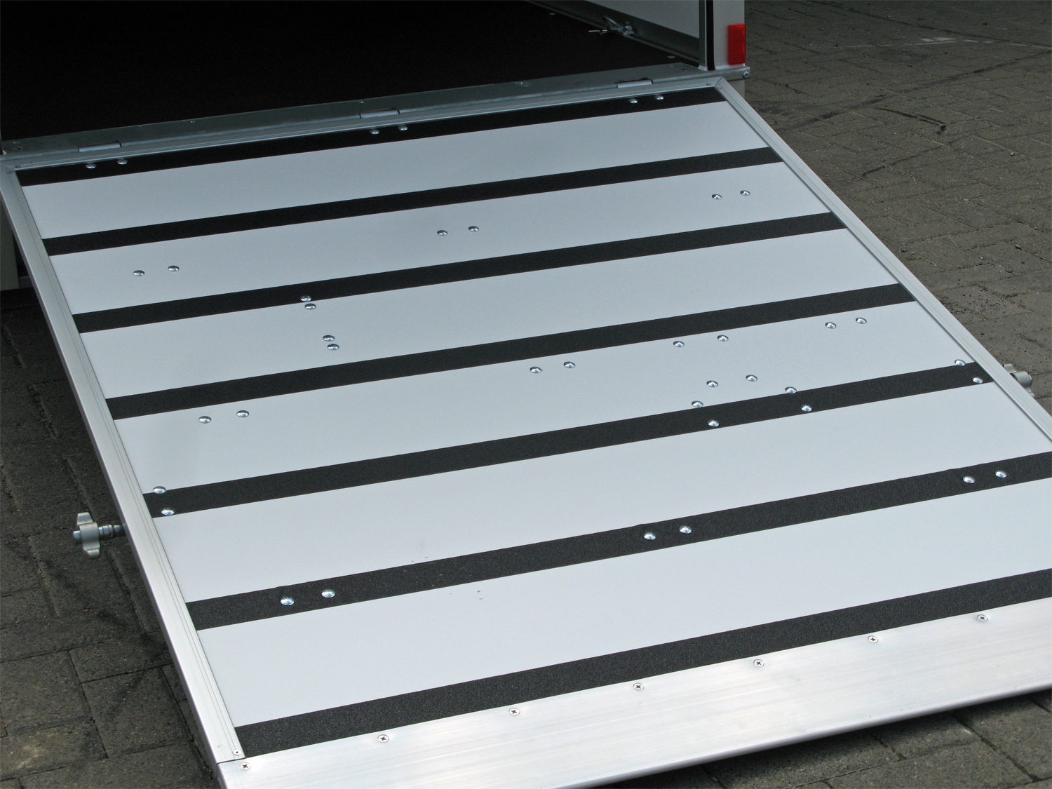 hu5290-r-rsd_humbaur_hk_132513-15p_flexzurr_9