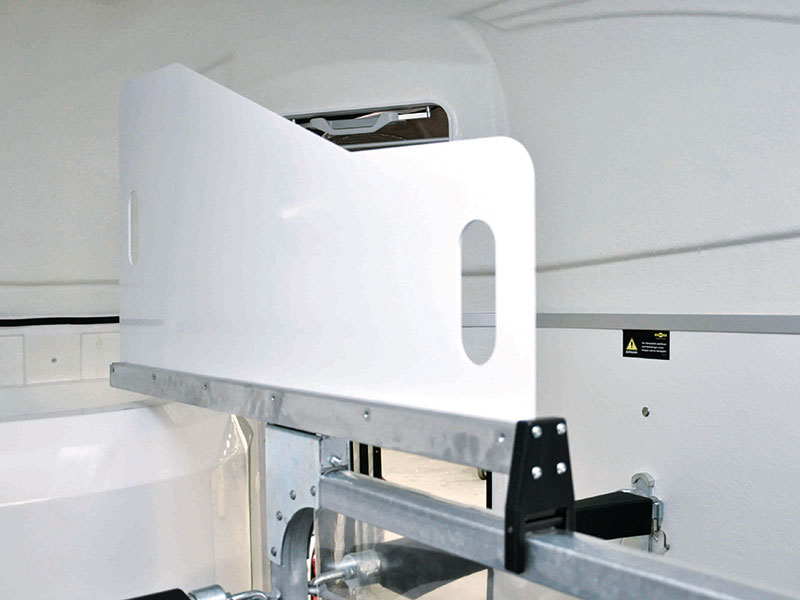 hu55000531_kopftrennwand_maximus_montiert_1