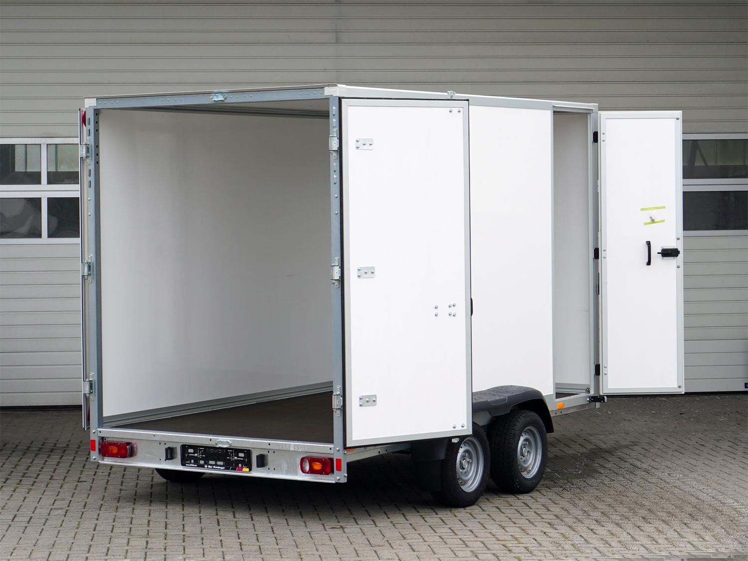 st26148062-t_stema_p-box_stpk_o2_27-32-182p202_3