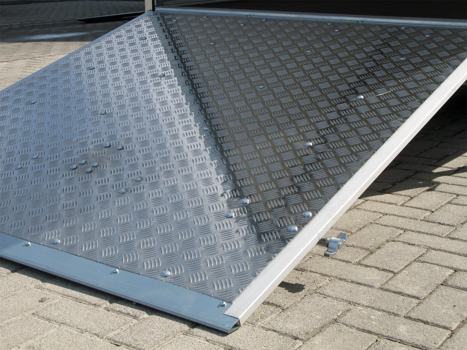 st26119064_stema_p-box_stpk_o2_13-25-181p152_11