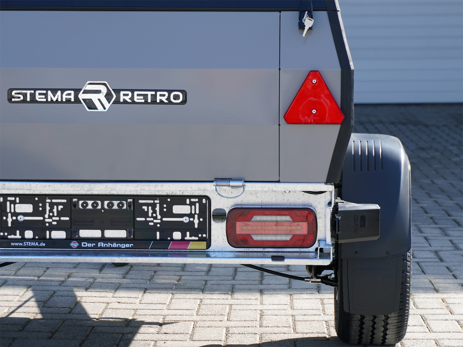 st238300027037_stema_retro_plus_8