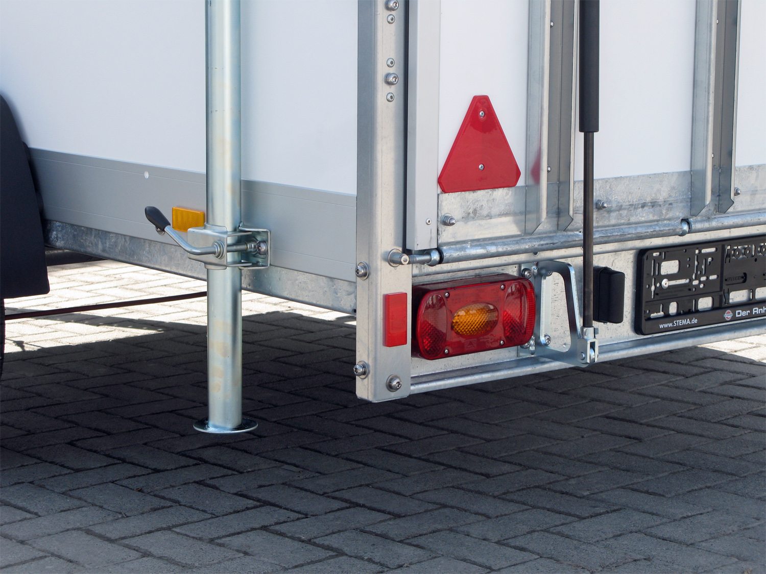 st26119064_stema_p-box_stpk_o2_13-25-181p152_8