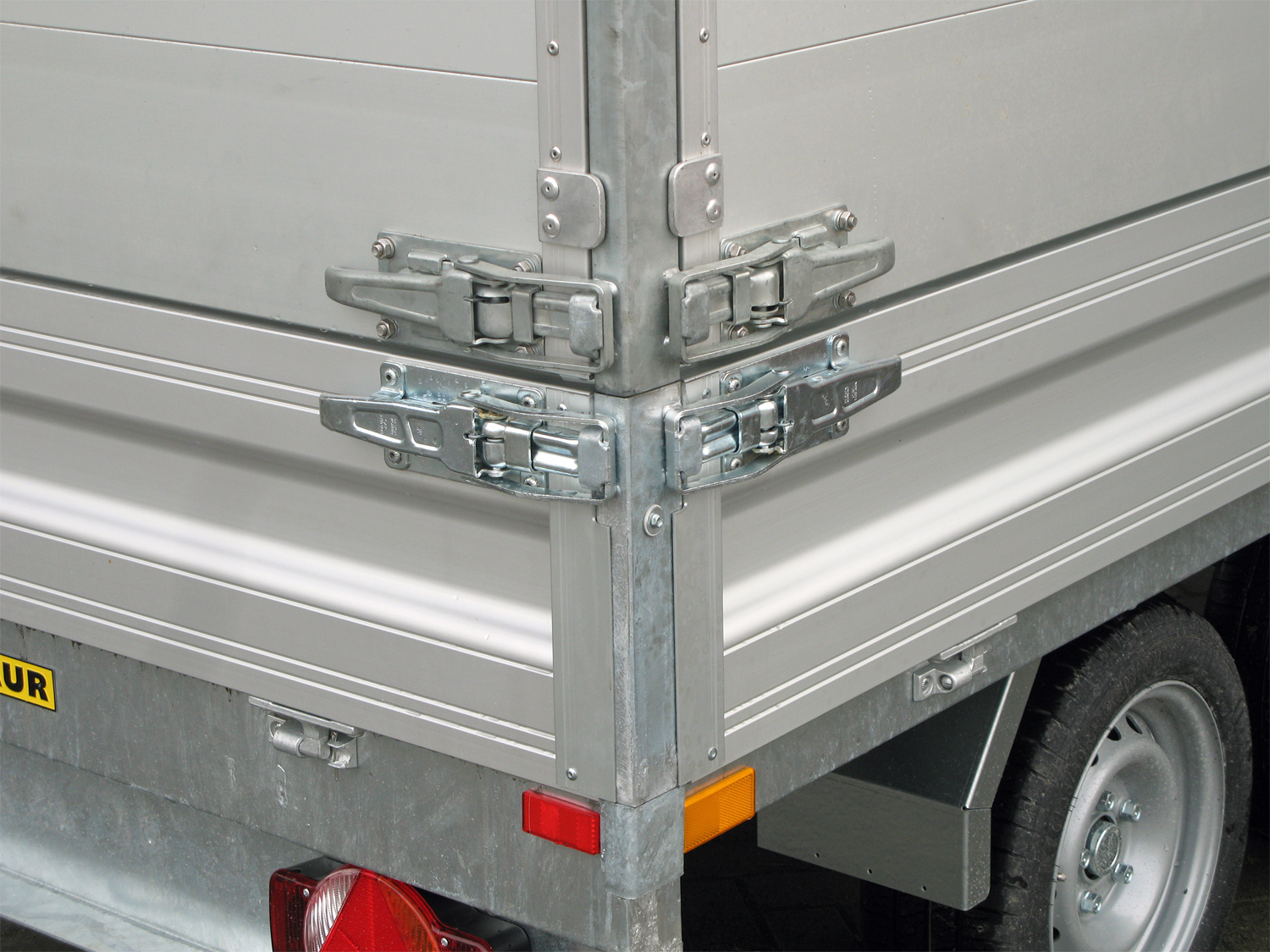 hu3059-e-bw_humbaur_huk_303117_6