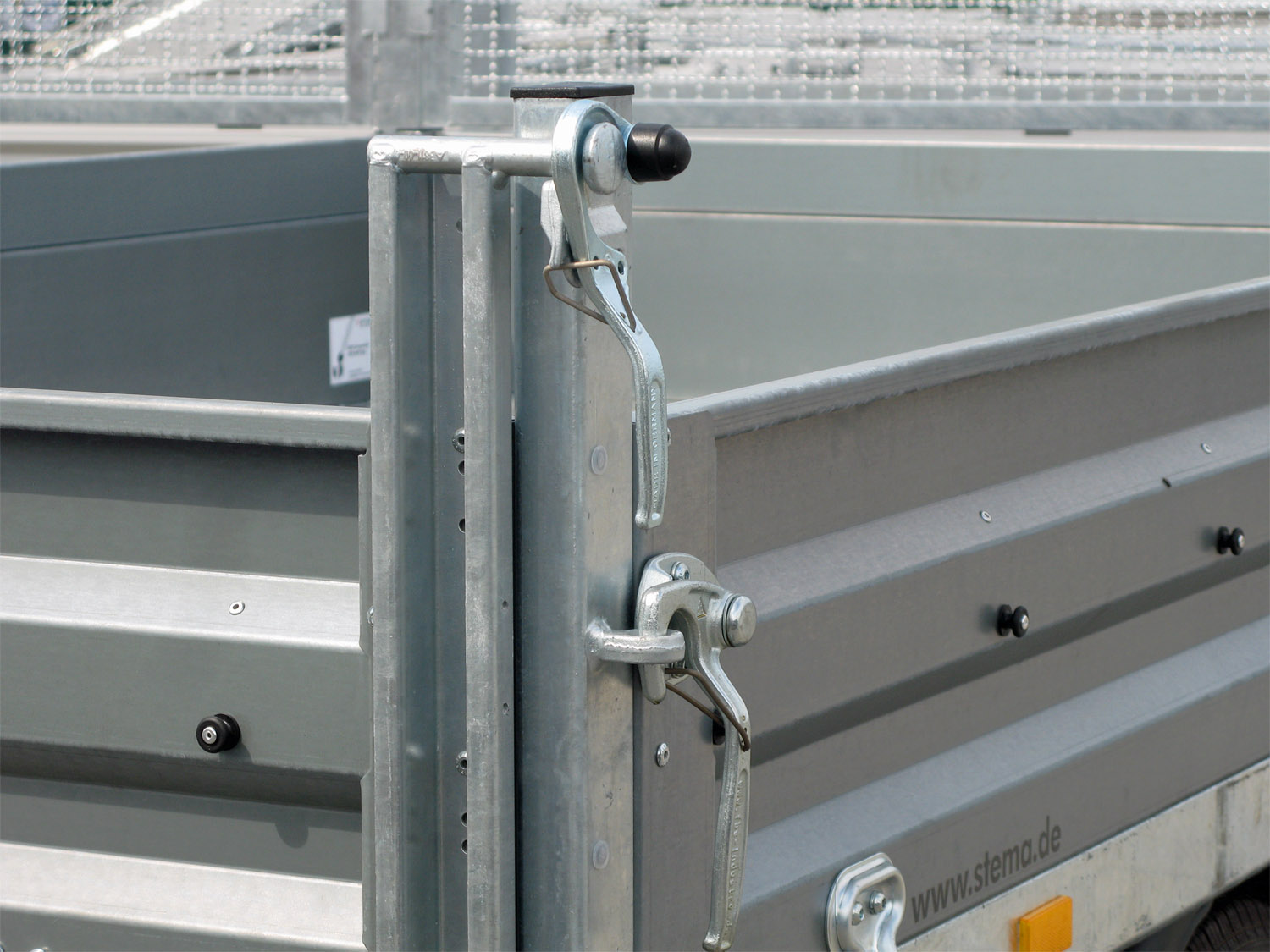 st25929010_stema_shdk_35-36-182b_trius_zink_7