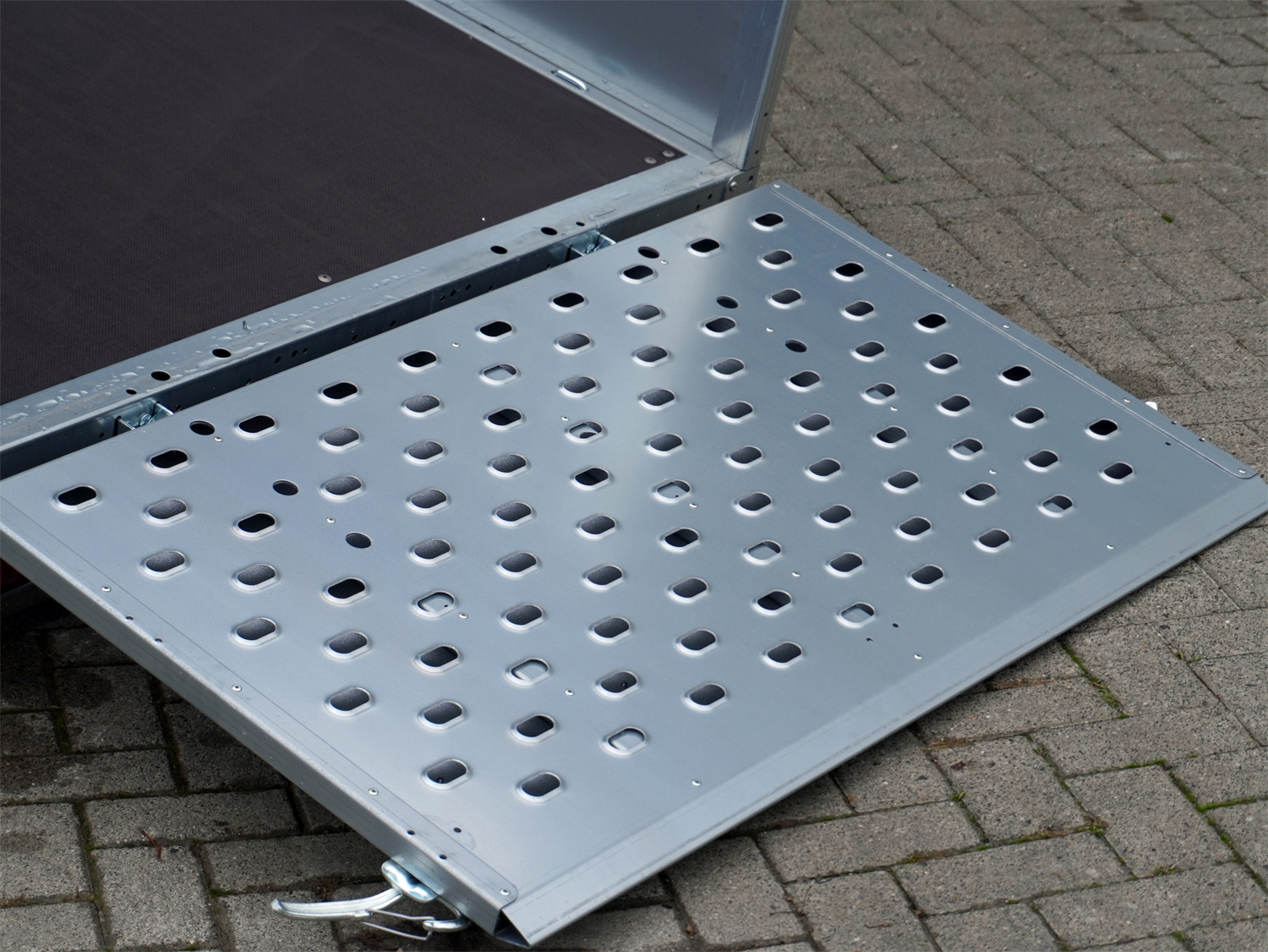 st24218002_stema_stp_o1_75-25-131_rex_25_5