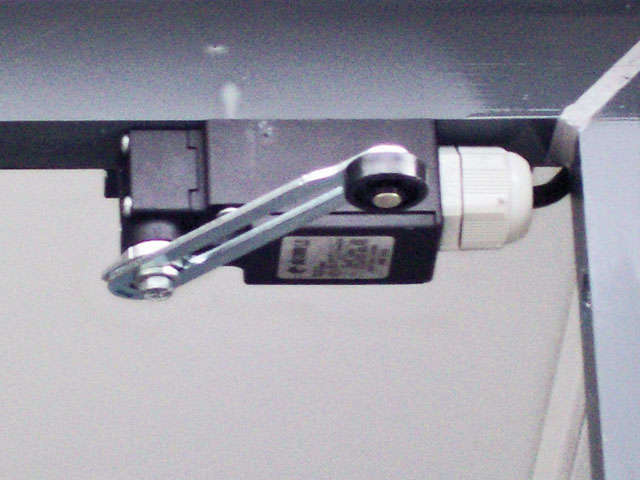 hu38500037_tuerkontaktschalter_fuer_innenbeleuchtung_1