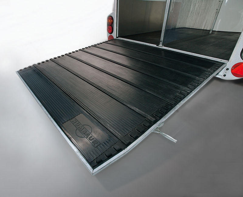 hu76100342_heckklappe_mit_trittleistengummi_1