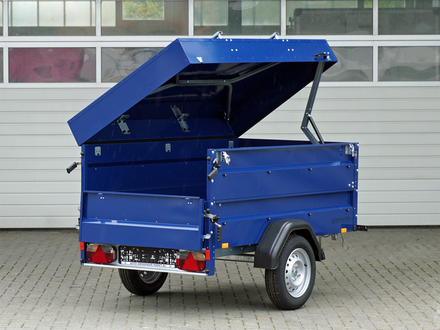 st23630001_stema_blue_man_850_5