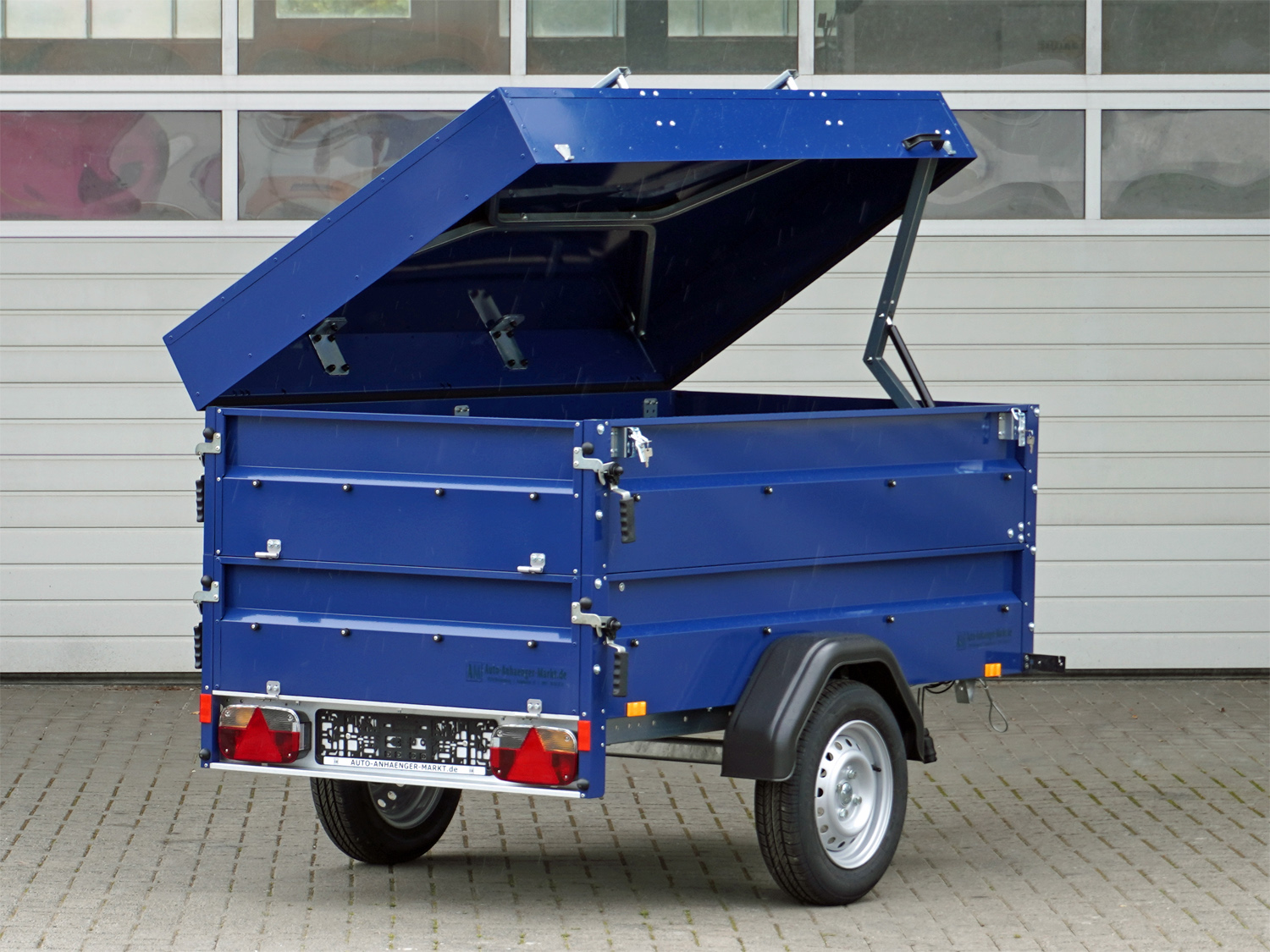 st23617002_stema_blue_man_750_4