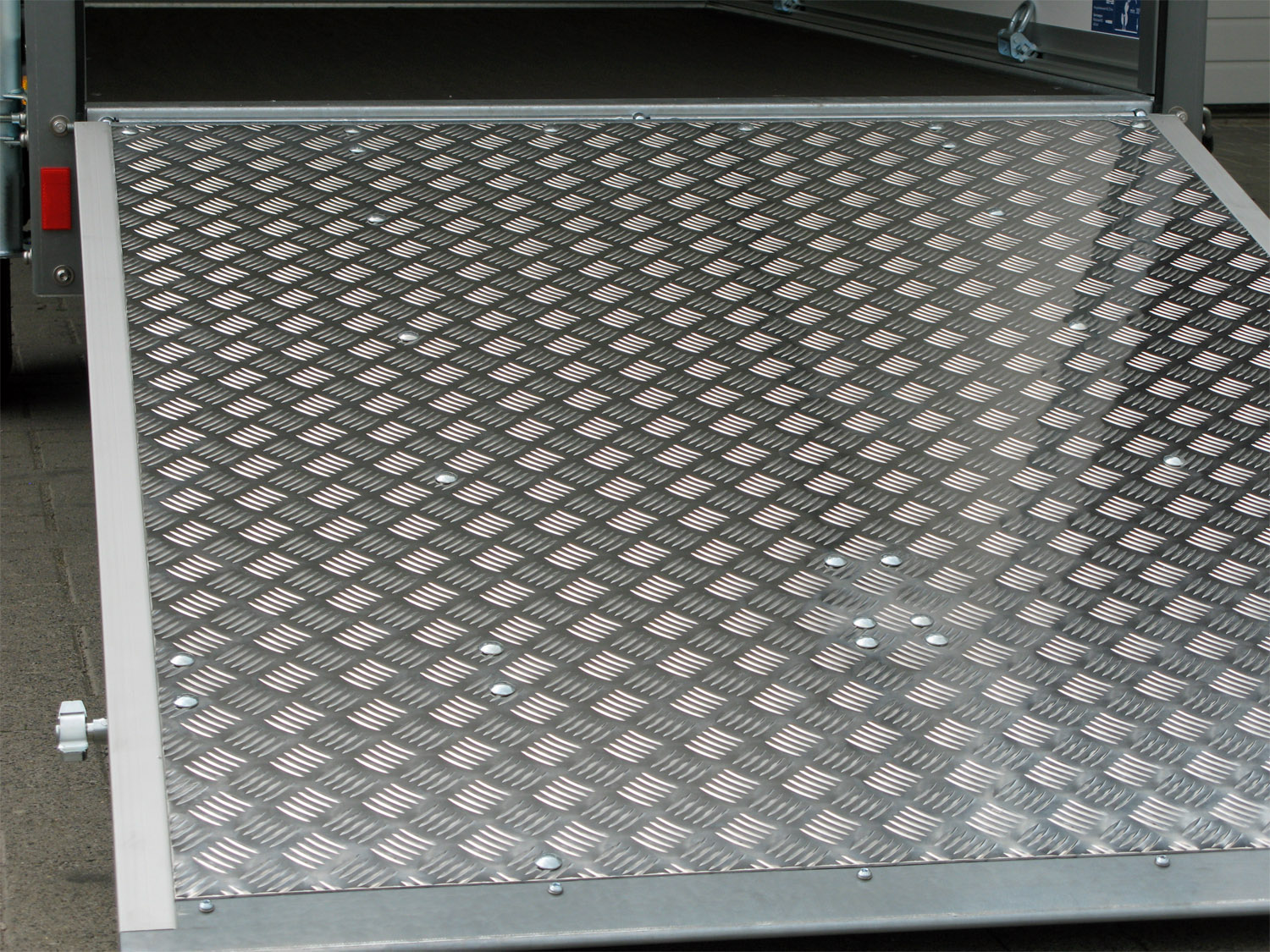 st26122064_stema_p-box_stpk_o1_75g-25-131p151_11