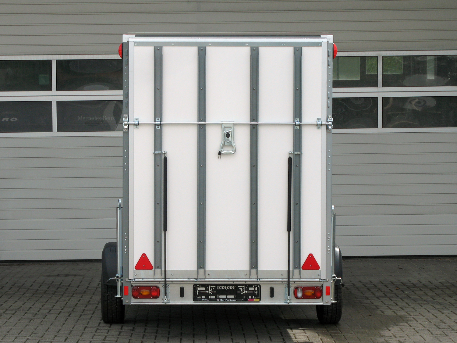 st26132064_stema_p-box_stpk_o2_15-30-181p152_5