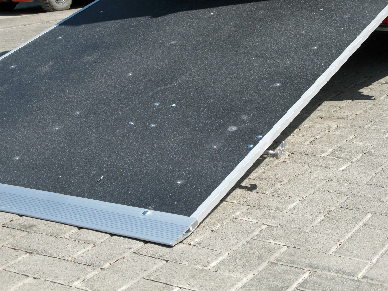 sago-306-154-180-2000-2-r-gr_saris_go_306_154_180_2000_2_rampe_6