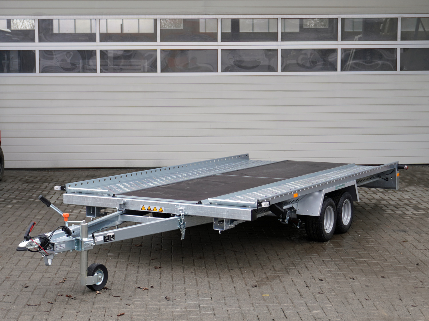 stath31021101_stema_ath_27-40-212_atour_2_1