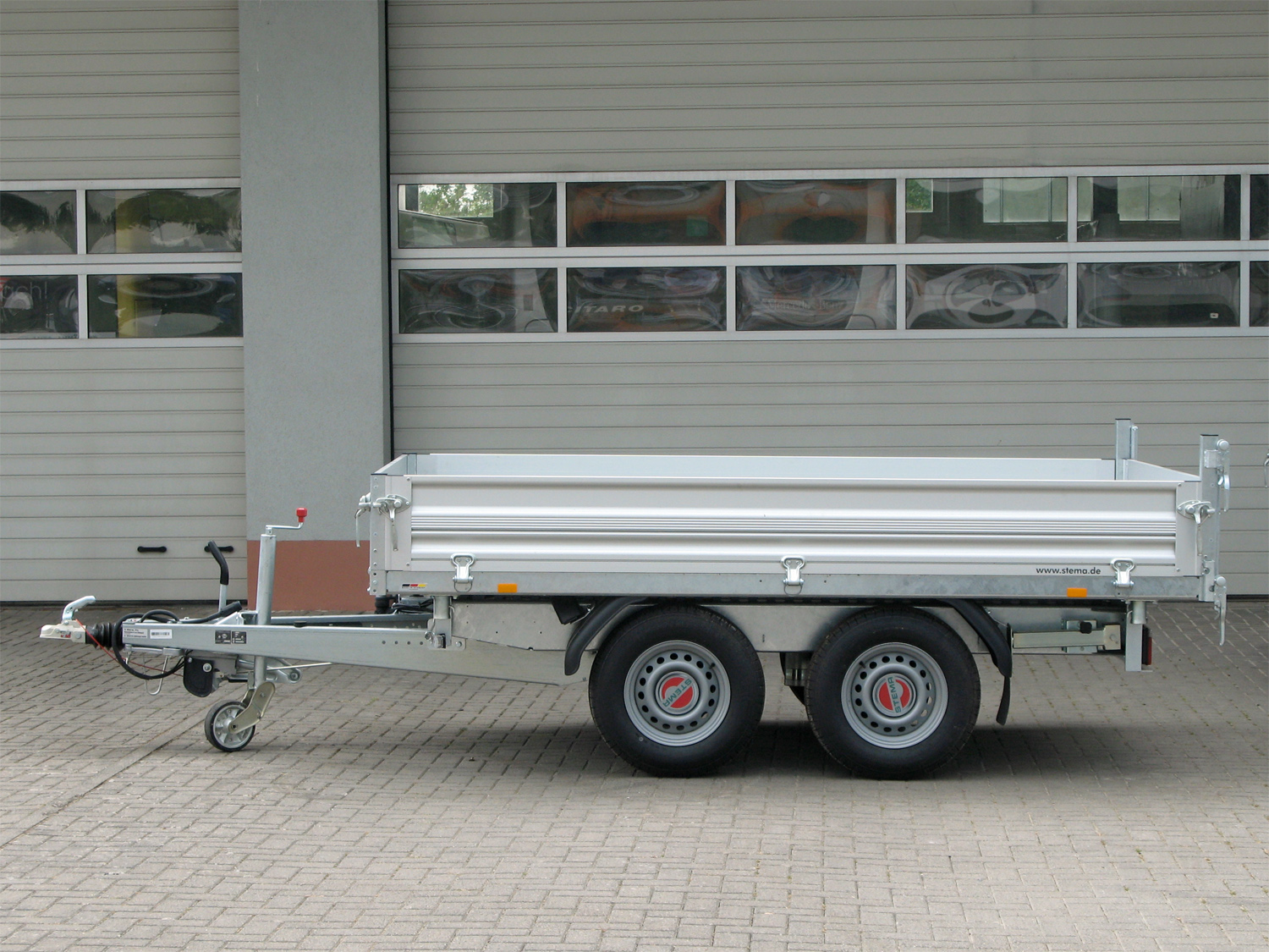 st25936020_stema_shdk_27-36-202b_trius_6