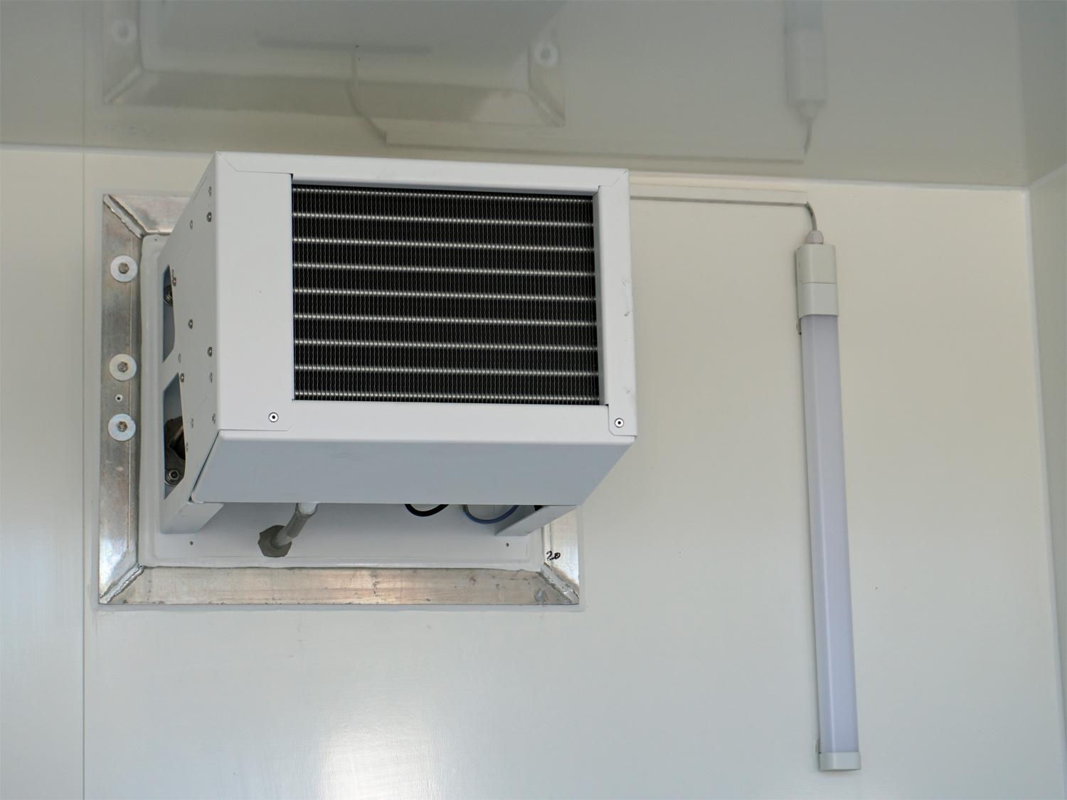 hu5351100_humbaur_hgk_25_32_18_-_21_pf60_deluxe_6