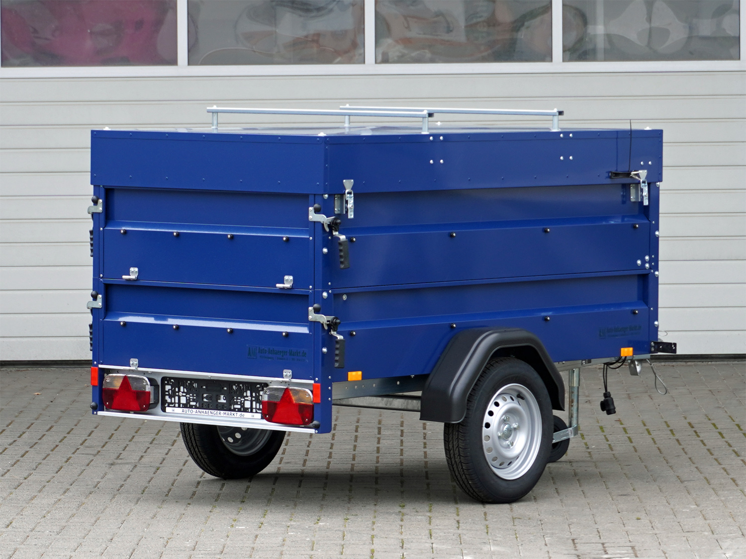 st23617002_stema_blue_man_750_3